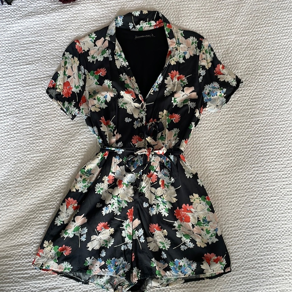Abercrombie floral romper with pockets